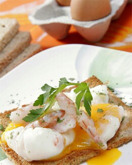 HUEVOS ESCALFADOS CON GAMBAS