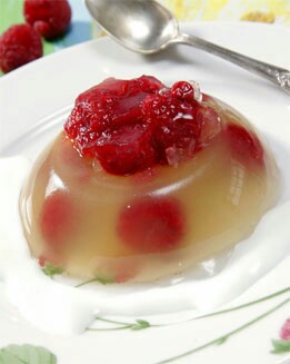 GELATINA DE FRUTAS CON SALSA DE YOGUR