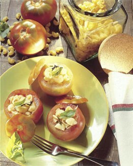 ENSALADA DE PASTA EN TOMATE
