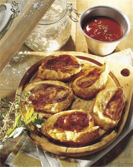 CARACOLAS DE QUESO DE CABRA Y TOMATE
