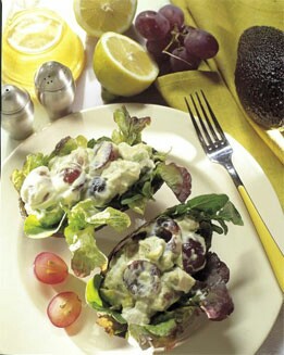AGUACATES RELLENOS CON PAVO