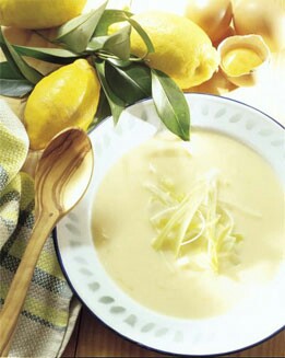 SOPA DE LIMÓN CON RIZOS DE PUERRO