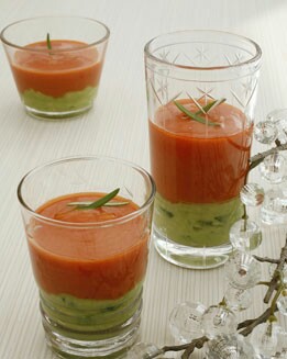 GAZPACHO CON AGUACATE Y ENSALADA DE PEPINOS