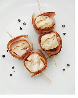 BROCHETA DE RAPE ENVUELTO EN BACÓN 
