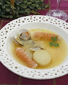 CONSOMÉ DE PESCADOS DE ROCA CON CIGALAS