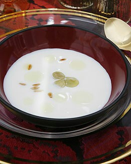AJOBLANCO CON PIÑONES