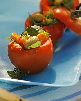 TOMATES RELLENOS DE VERDURITAS