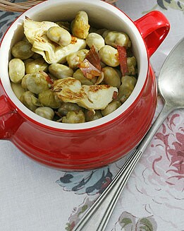 ESTOFADO DE HABAS CON ALCACHOFAS Y TIRAS DE JAMÓN