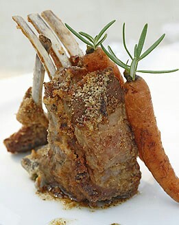 COSTILLAS DE CORDERO CON ZANAHORIAS BABY GLASEADAS