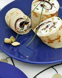 ENROLLADOS DE CREPES, CECINA Y REQUESÓN