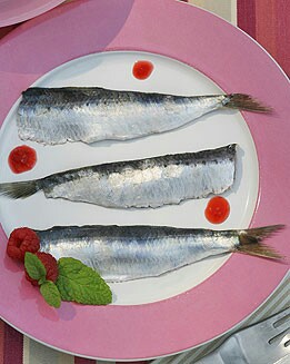 SARDINAS EN VINAGRE CON FRAMBUESAS