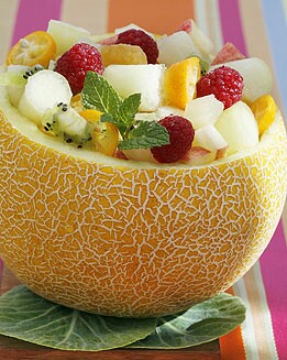 MELÓN RELLENO DE FRUTAS DE PRIMAVERA