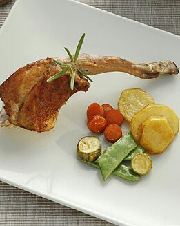 PIERNA DE CONEJO CON VERDURAS GLASEADAS