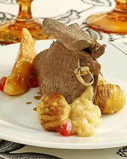 FILETES DE CORZO CON MANZANAS Y CASTAÑAS