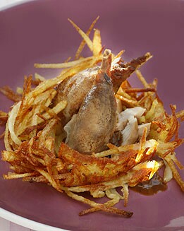 PERDIZ CON CHOCOLATE EN PATATAS NIDO
