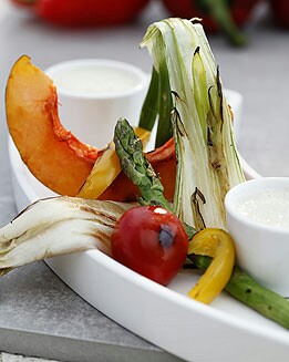 ENSALADA DE VERDURAS ASADAS CON ALIÑO DE AJO