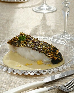 BACALAO CON COSTRA DE PISTACHOS Y CREMA DE MAÍZ