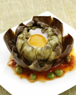 GUISO DE ALCACHOFAS CON HUEVOS DE CODORNIZ