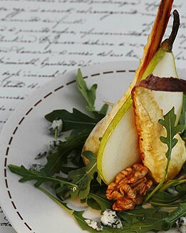 CHIRIVÍAS ASADAS A LA MIEL CON ENSALADA DE PERAS