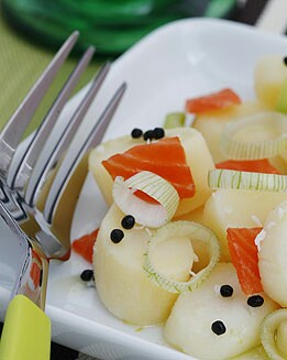ENSALADA DE PATATAS CON SALMÓN Y MÚJOL