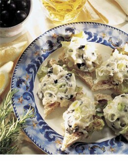 TOSTAS DE TRUCHAS Y ACEITUNAS
