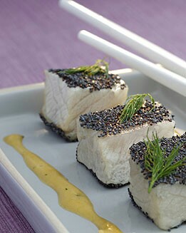 PEZ ESPADA CON EMPANADO DESEMILLAS DE AMAPOLA