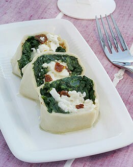 ROLLO DE ESPINACAS, TOMATE Y RICOTA