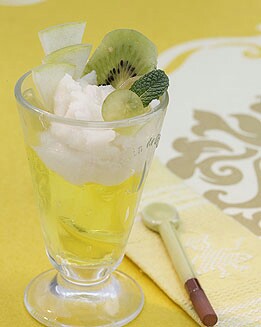 GELATINA DE KIWI CON MACEDONIA