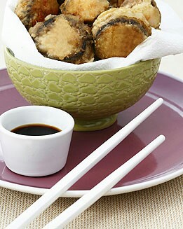 TEMPURA DE CHAMPIÑONES Y LANGOSTINOS CON SU SALSA