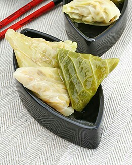 ROLLITOS DE COL RELLENOS DE CERDO Y ARROZ