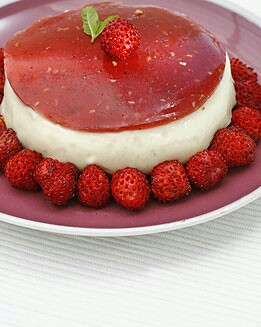 TARTA DE FRESAS CON YOGUR Y CHOCOLATE BANCO