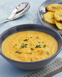 CREMA DE ZANAHORIA CON CHIPS DE PLÁTANO MACHO