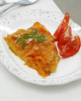 DORADA CON CORTEZA DE QUESO Y TOMATE