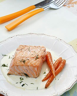 SALMÓN EN PAPILLOTE CON NATILLAS DE CEBOLLA