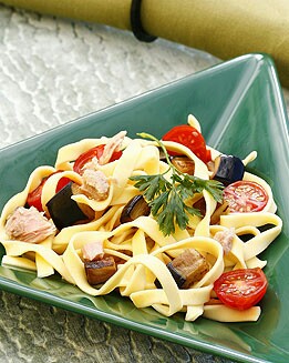 PASTA CON ATÚN Y BERENJENAS