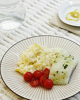 RISOTTO DE LIMÓN, MERLUZA PLANCHA Y TOMATES CHERRY