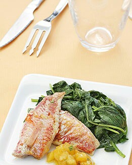 SALMONETES CON VINAGRETA DE ALBARICOQUES