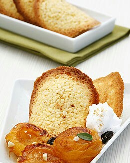 ALBARICOQUES ASADOS CON TEJA DE ALMENDRAS