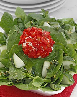 ENSALADA DE PEPINO Y ESPINACAS CON QUESO