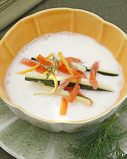 SOPA DE VERDURAS Y SALMÓN