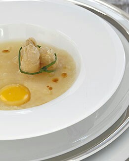 SOPA DE ESPÁRRAGOS CON QUESO PARMESANO