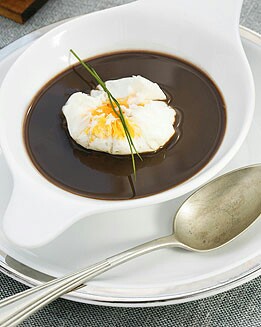 SOPA DE JUDÍAS NEGRAS CON HUEVO MOLLET
