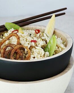 ARROZ FRITO CON VERDURITAS Y CEBOLLA  CRUJIENTE