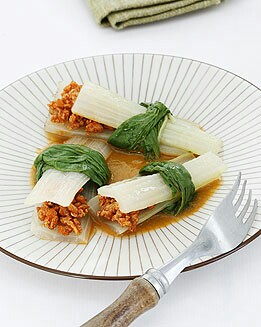 ACELGAS RELLENAS DE CARNE CON SALSA