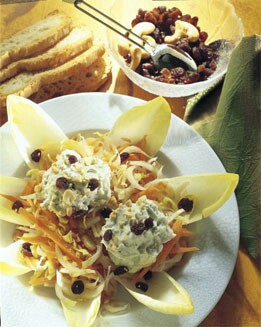 ENSALADA DE ENDIBIAS CON ESPUMA DE QUESO