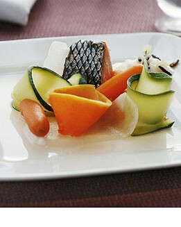 VERDURAS Y SALMÓN AL AZAFRÁN