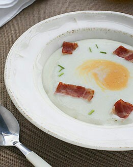 CREMA DE PATATA CON YEMA Y TOCINO DE IBÉRICO