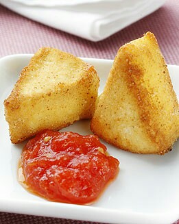 CAMEMBERT FRITO CON MERMELADA DE TOMATE