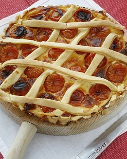 TARTA DE QUESO, CEBOLLA Y TOMATES