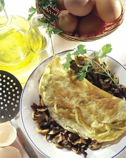 TORTILLA CON PATATAS PAJA Y CHAMPIÑONES